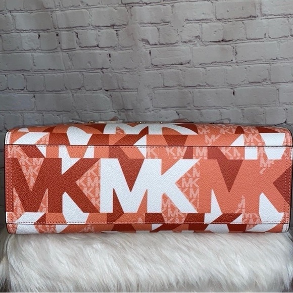 Michael Kors KENLY Large NS Tote - Picture 4 of 4